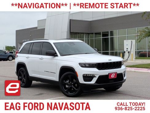Used 2025 Jeep Grand Cherokee Limited w/ Black Appearance Package RWD image 1