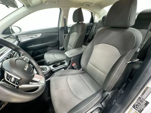 Used 2022 Kia Forte LXS FWD image 14
