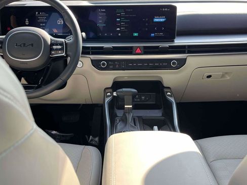 Used 2025 Kia Sorento S w/ Panoramic Sunroof Package FWD image 3