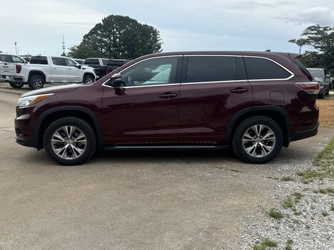 Used 2015 Toyota Highlander Plus FWD image 3
