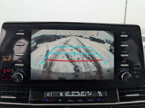 Used 2023 Toyota Sienna XLE image 21