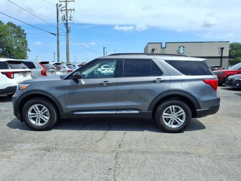 Used 2023 Ford Explorer XLT w/ Equipment Group 202A AWD/4WD image 2