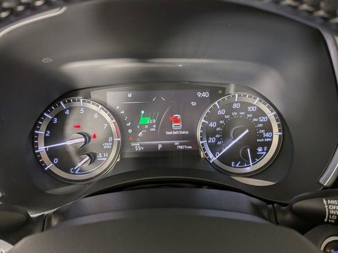 Used 2021 Toyota Highlander XLE image 23