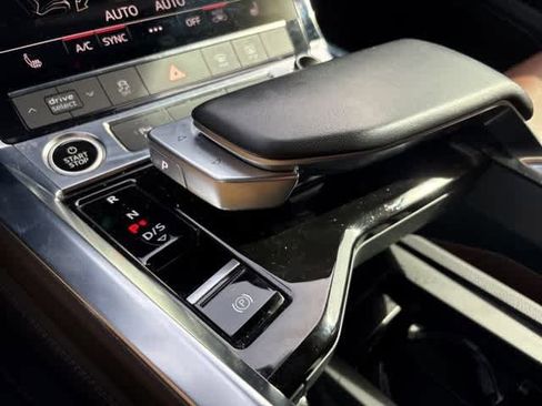Used 2022 Audi e-tron Premium image 21