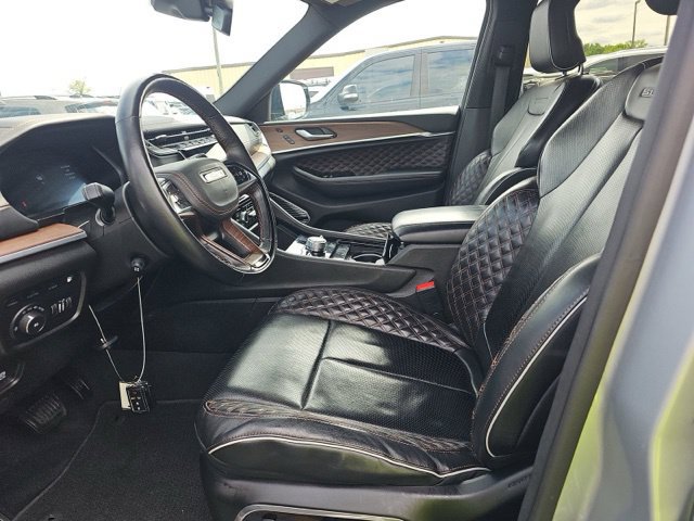 Used 2022 Jeep Grand Cherokee Summit AWD/4WD image 9