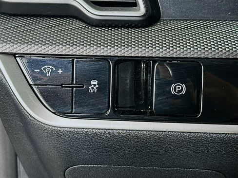 Used 2025 Kia Sportage LX FWD image 17