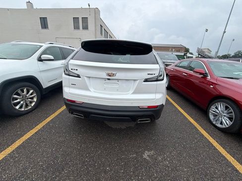 Used 2022 Cadillac XT4 Sport w/ LPO, Onyx Lite Package AWD/4WD image 7