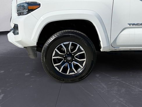 Used 2021 Toyota Tacoma TRD Sport image 11