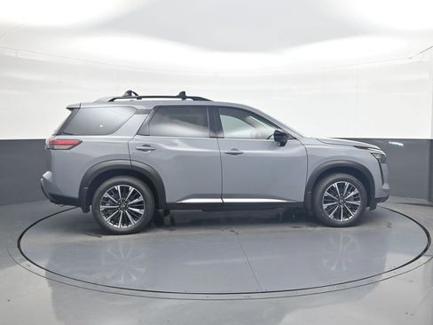 New 2026 Nissan Pathfinder Platinum AWD/4WD image 2