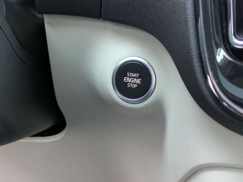 Used 2024 Volvo XC40 B5 Plus w/ Protection Package Premier image 18