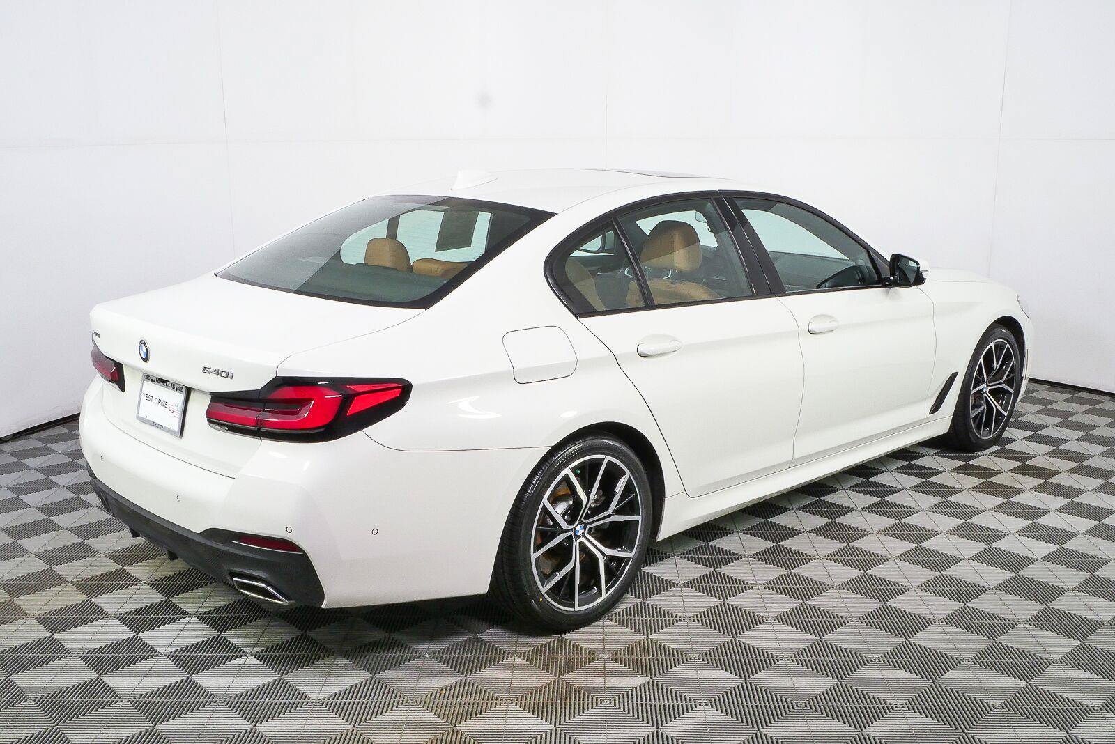 Used 2021 BMW 540i xDrive AWD/4WD image 3