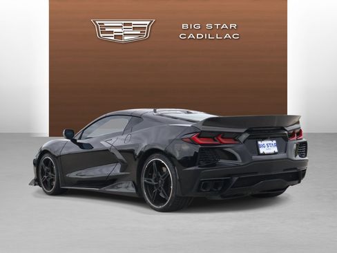 Used 2023 Chevrolet Corvette Stingray Preferred Cpe w/ Z51 Performance Package RWD image 3