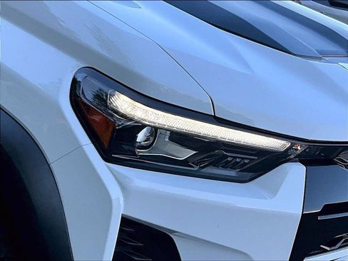 Used 2024 Chevrolet Colorado ZR2 w/ ZR2 Convenience Package III AWD/4WD image 32