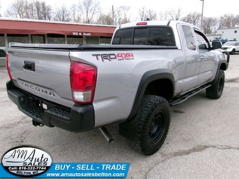 Used 2016 Toyota Tacoma TRD Off-Road w/ Exterior Package image 7