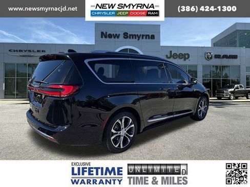 New 2026 Chrysler Pacifica Pinnacle image 3