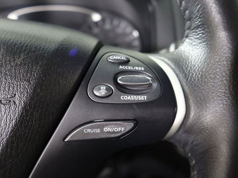 Used 2020 Nissan Pathfinder SV image 42