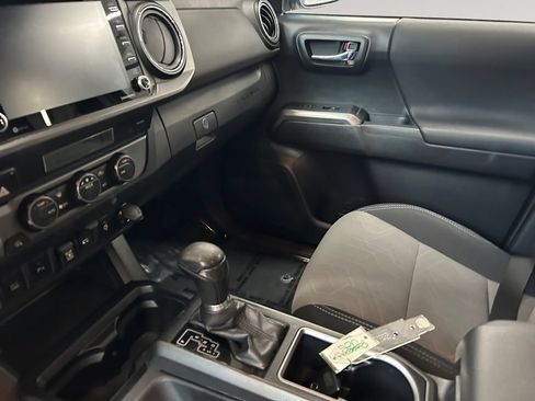 Used 2021 Toyota Tacoma 4x4 Double Cab image 10