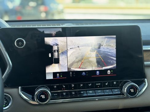 Used 2023 GMC Canyon Denali image 19