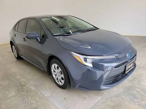 Used 2023 Toyota Corolla LE FWD image 4