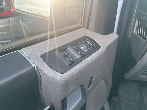 Used 2018 Ford F150 XLT image 8