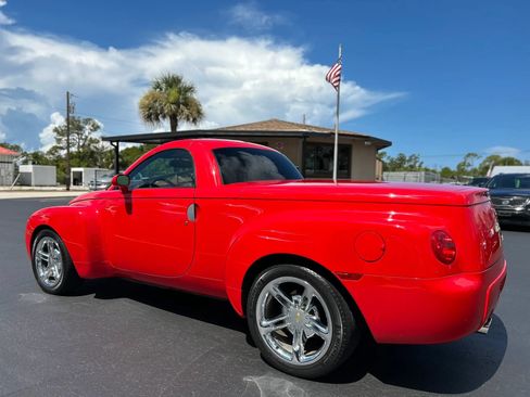 Used 2005 Chevrolet SSR w/ Preferred Equipment Group RWD image 12