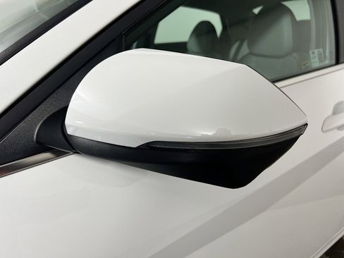 Used 2024 Hyundai Elantra Limited image 13