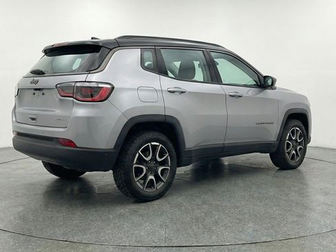 Used 2025 Jeep Compass Trailhawk AWD/4WD image 9