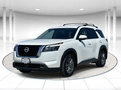 Certified 2025 Nissan Pathfinder SV