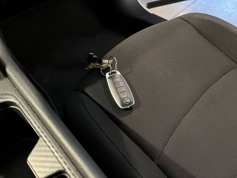 Used 2025 Nissan Sentra S image 22