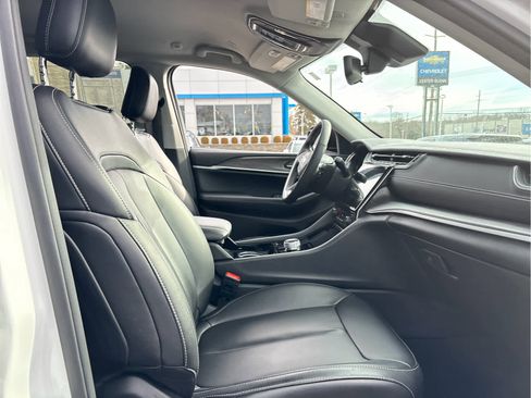 Used 2023 Jeep Grand Cherokee Limited image 27