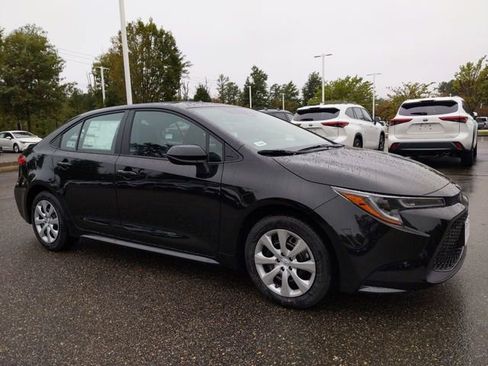 Used 2021 Toyota Corolla LE w/ Carpet Mat Package (TMS) FWD image 2