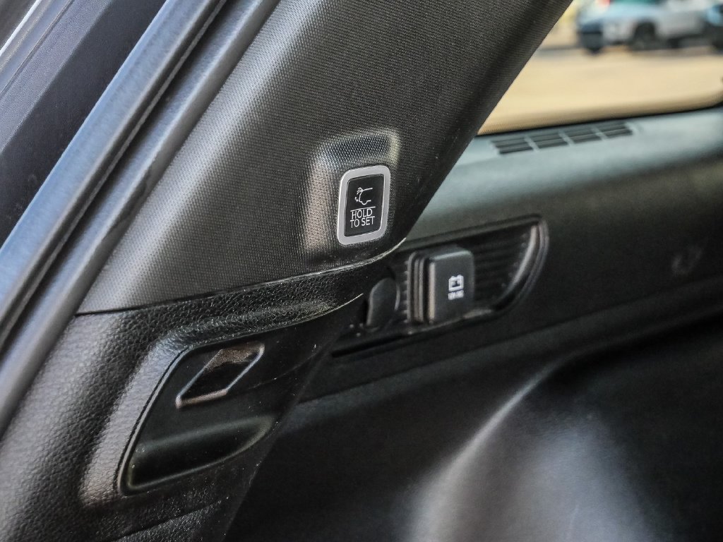 Used 2024 Jeep Grand Cherokee Altitude RWD image 12
