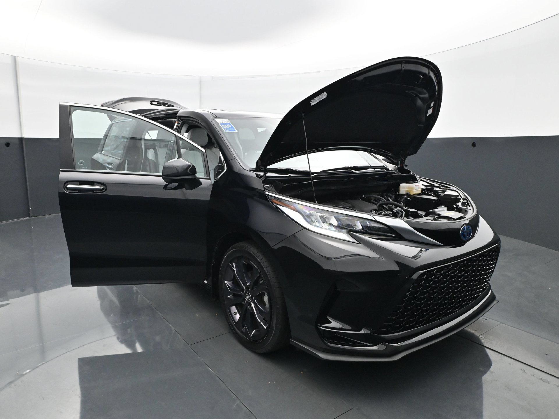 Used 2022 Toyota Sienna XSE FWD image 38