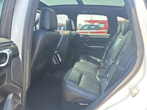 Used 2016 Porsche Cayenne AWD/4WD image 9