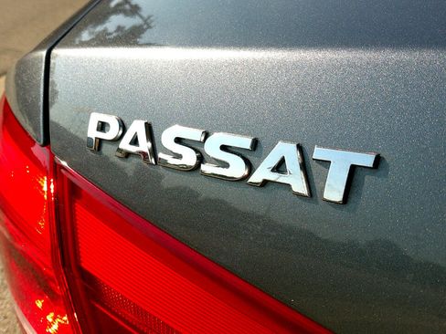 Used 2015 Volkswagen Passat 1.8T Limited Edition image 14