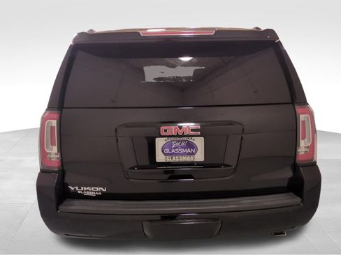 Used 2018 GMC Yukon SLT w/ Premium Edition image 4