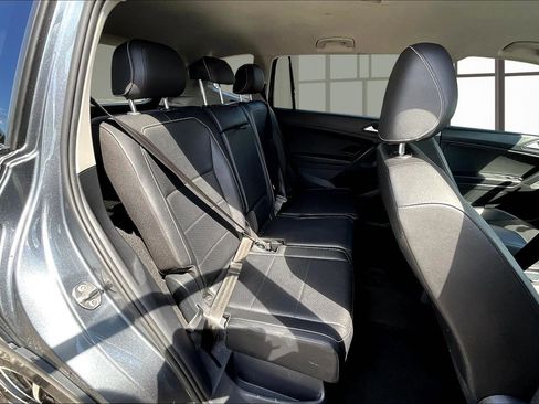 Used 2021 Volkswagen Tiguan SE image 27