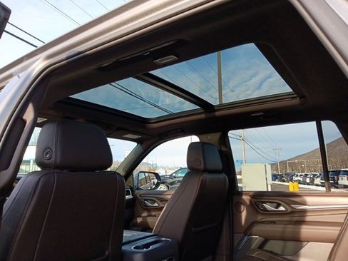 Used 2022 GMC Yukon Denali w/ Denali Premium Package image 21