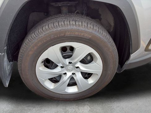 Used 2024 Toyota RAV4 LE AWD/4WD image 12
