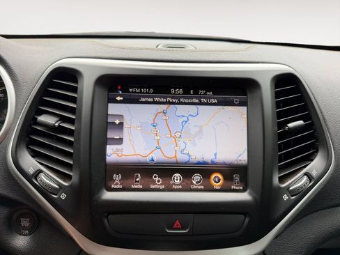 Used 2018 Jeep Cherokee Latitude Plus FWD image 10