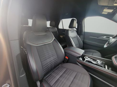 Used 2025 Ford Explorer ST-Line image 35