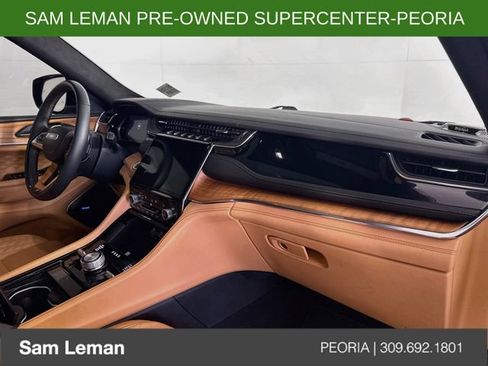 Used 2025 Jeep Grand Cherokee Summit AWD/4WD image 31