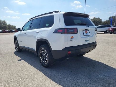 New 2026 Jeep Cherokee Laredo image 3