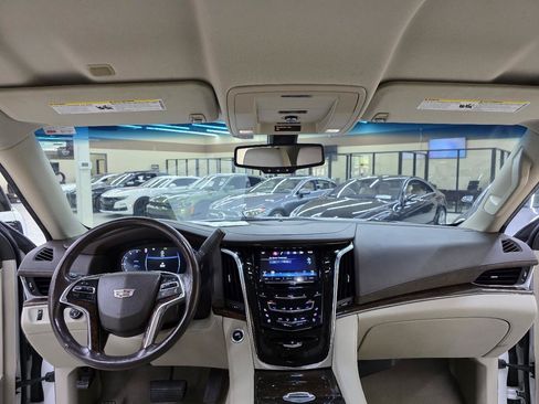 Used 2016 Cadillac Escalade 4WD image 30