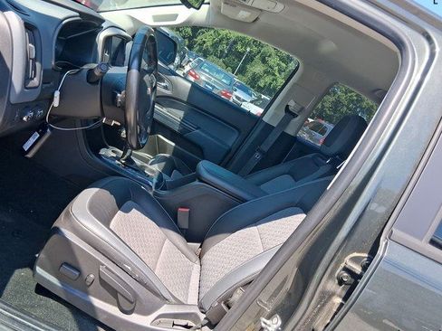Used 2018 Chevrolet Colorado Z71 AWD/4WD image 3