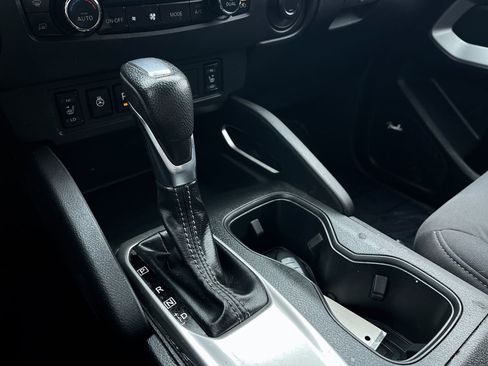 Used 2024 Nissan Frontier SV w/ SV Convenience Package image 41