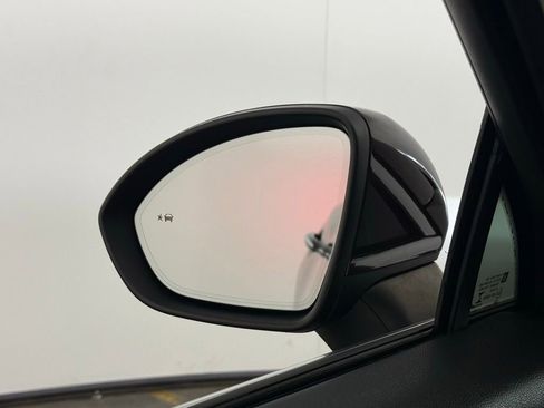 Used 2023 Buick Envision Avenir image 47