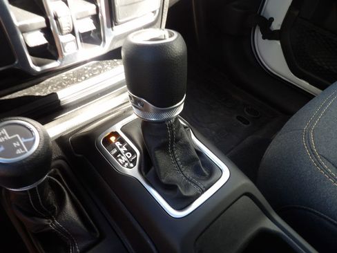 Used 2024 Jeep Wrangler Unlimited Sport AWD/4WD image 21
