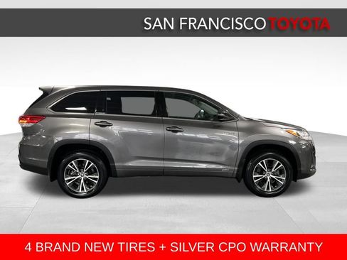 Certified 2017 Toyota Highlander LE image 6