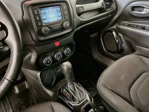 Used 2017 Jeep Renegade Altitude FWD image 26